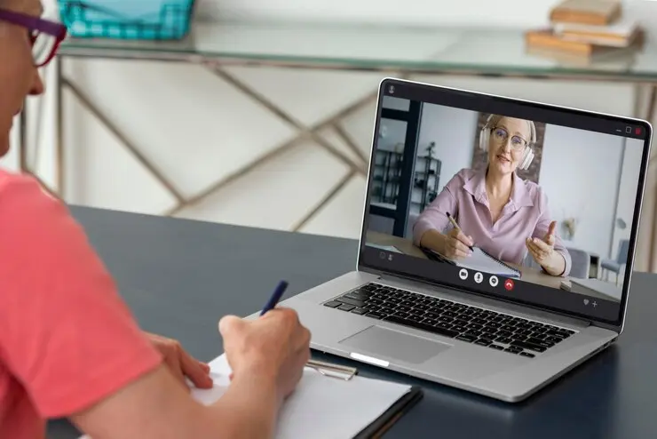 Mba online ou presencial? Saiba qual escolher de uma vez por todas! l Foto: Freepik