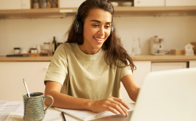 Entenda a diferença entre cursos livres e de extensão. | Foto: Freepik.