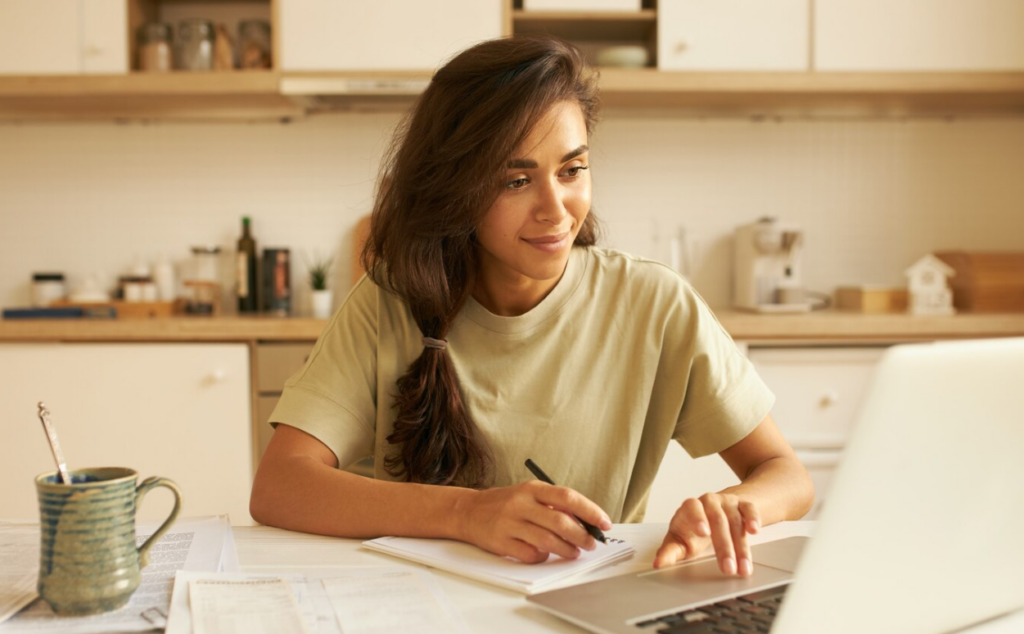 Entenda a diferença entre curso livre e de extensão. | Foto: Freepik.