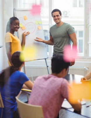 A Unifast ajuda experts a venderem mais com marketing educacional integrado, automação de vendas e suporte completo para cursos online.