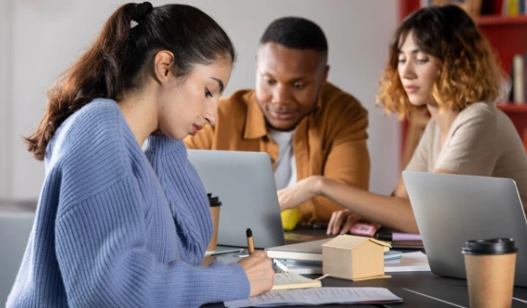 Descubra como a Unifast pode ajudar a estruturar e vender seu curso livre e Cursos de extensão online de forma simples e eficiente.