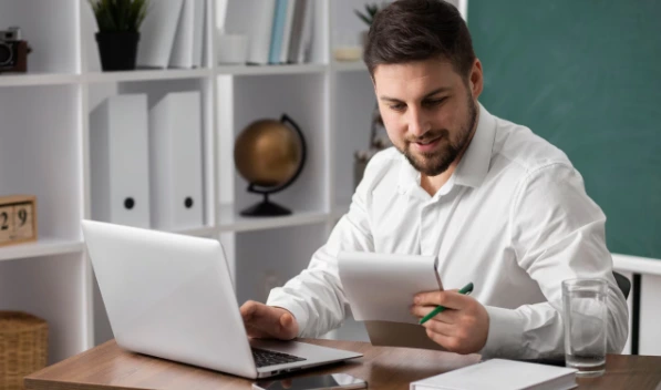 Com a ajuda da Unifast, transforme seu conhecimento em um curso de extensão certificado. A Unifast te oferece suporte completo!